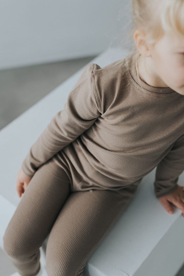 Longsleeve basic mocha Nooply